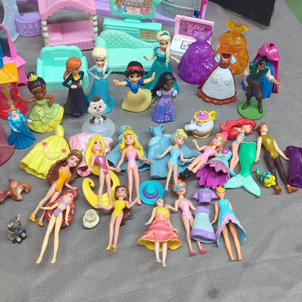 Huge lot of Disney playsets, Polly pocket‎ princess dolls & story stackers - Picture 3 of 16